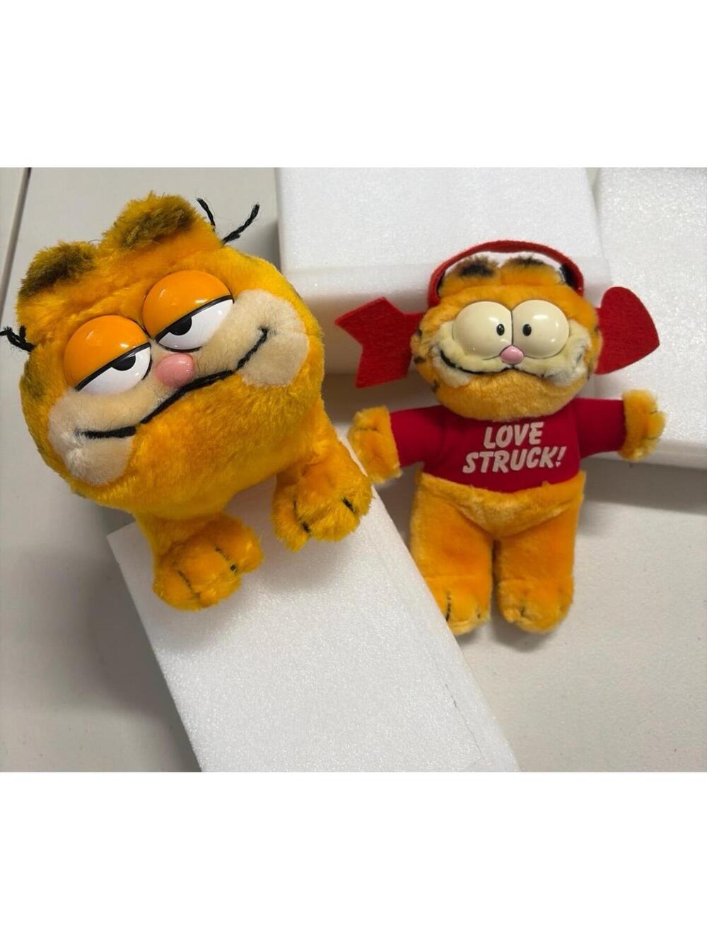 Vintage 70s 80s Dakin Garfield 2 Plush Love Struck Stuffed Animals